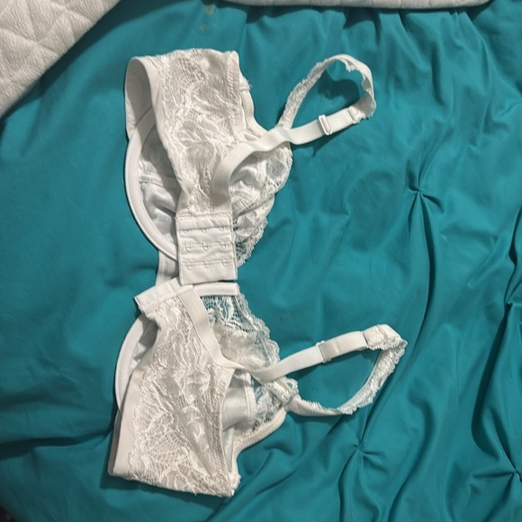 Bali lace bra 36D - Picture 2 of 3